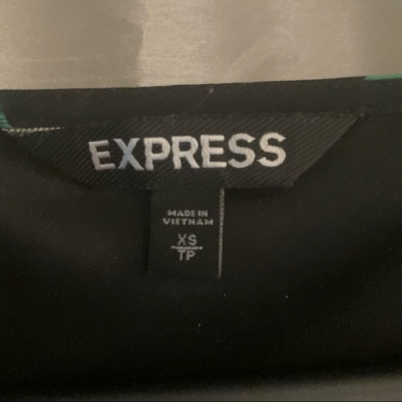 ⭐️ Host Pick!!! ⭐️ EXPRESS Floral Print Long Sleeve Surplice Dress - XS - Picture 7 of 8